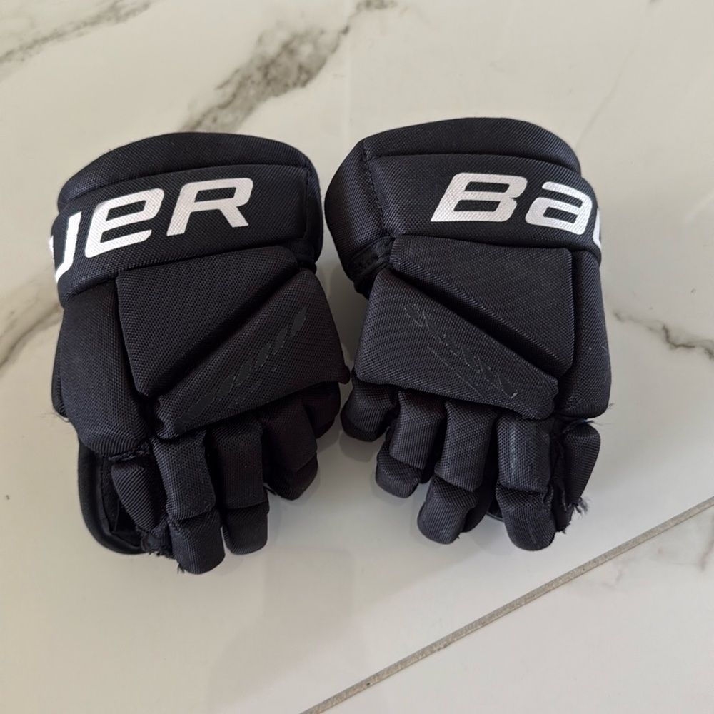 Bauer kids hockey gloves size 9